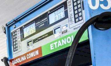 PETROBRAS REDUZ PREÇO DA GASOLINA EM 4,9?SDE TERÇA-FEIRA (21/10)