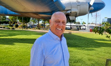 “SE EU PUDESSE, EU LEVARIA”: AVIÃO NA PRAÇA DE CANARANA DESPERTA EMOÇÃO E LEMBRANÇAS DE QUASE 50 ANOS