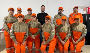 Prefeitura de Canarana entrega novos uniformes à equipe de enfermagem do Corpo de Bombeiros