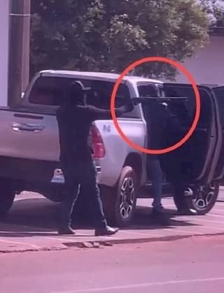 Bandidos roubam banco no interior de MT e fogem com reféns