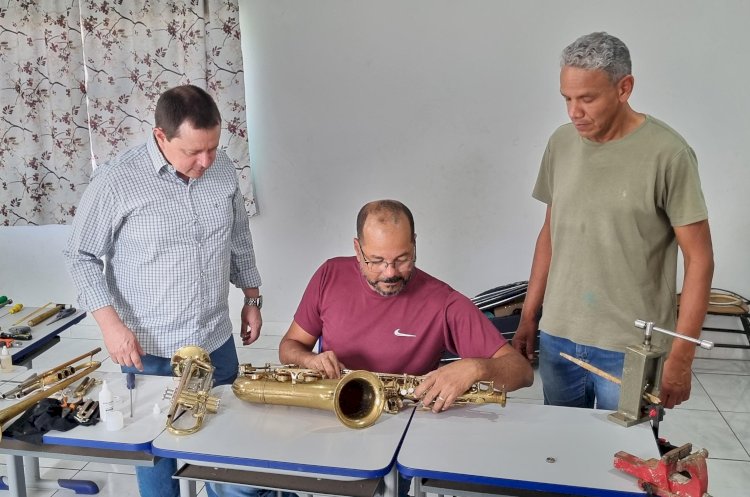 Banda Municipal de Canarana recebe manutenção em 63 instrumentos e apresenta novo maestro