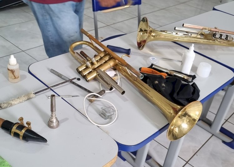 Banda Municipal de Canarana recebe manutenção em 63 instrumentos e apresenta novo maestro