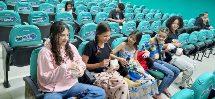 Cine Sicoob encanta crianças de Canarana durante a Semana da Criança