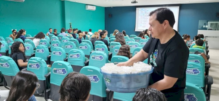 Cine Sicoob encanta crianças de Canarana durante a Semana da Criança