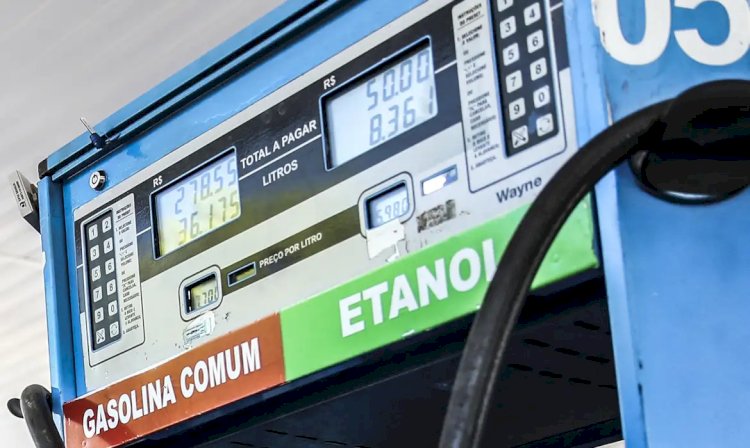 PETROBRAS REDUZ PREÇO DA GASOLINA EM 4,9?SDE TERÇA-FEIRA (21/10)