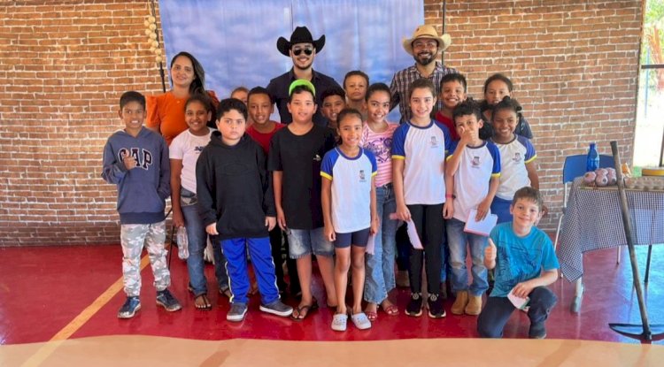 PROJETO “ZÉ BOTINA NA COMUNIDADE” LEVA CULTURA E ALEGRIA PARA A ZONA RURAL DE CANARANA