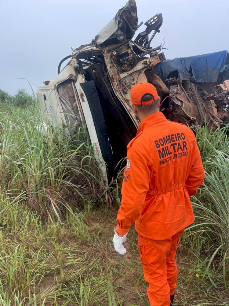 Motorista morre após colisão entre carreta e trator na BR-158 em Canarana