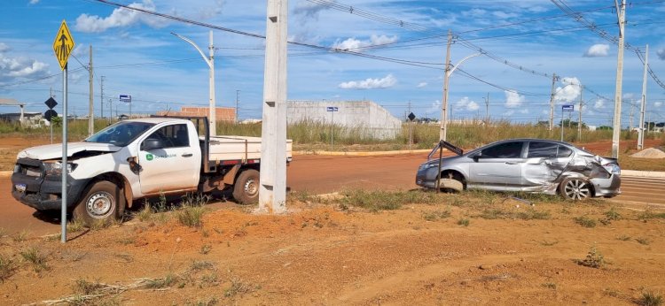 ACIDENTE ENTRE CARROS DEIXA UMA PESSOA FERIDA NO BAIRRO FLAMBOYANT 3, EM CANARANA