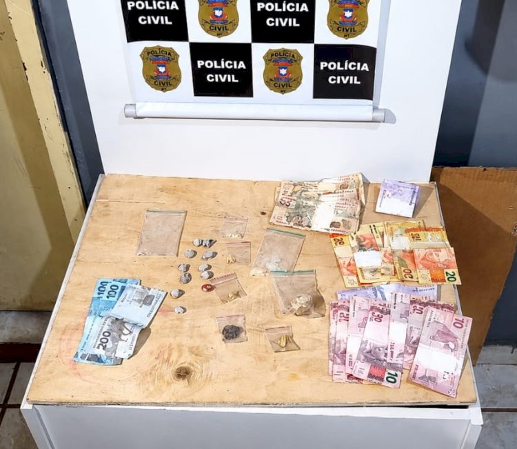 POLÍCIA CIVIL PRENDE SUSPEITA DE TRÁFICO DE DROGAS E APREENDE DINHEIRO, CRACK E MOTOCICLETA ADULTERADA EM CANARANA