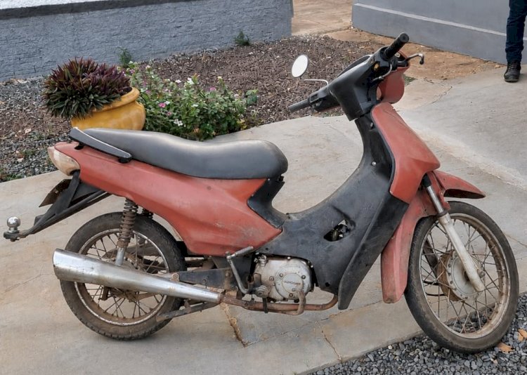 POLÍCIA CIVIL PRENDE SUSPEITA DE TRÁFICO DE DROGAS E APREENDE DINHEIRO, CRACK E MOTOCICLETA ADULTERADA EM CANARANA