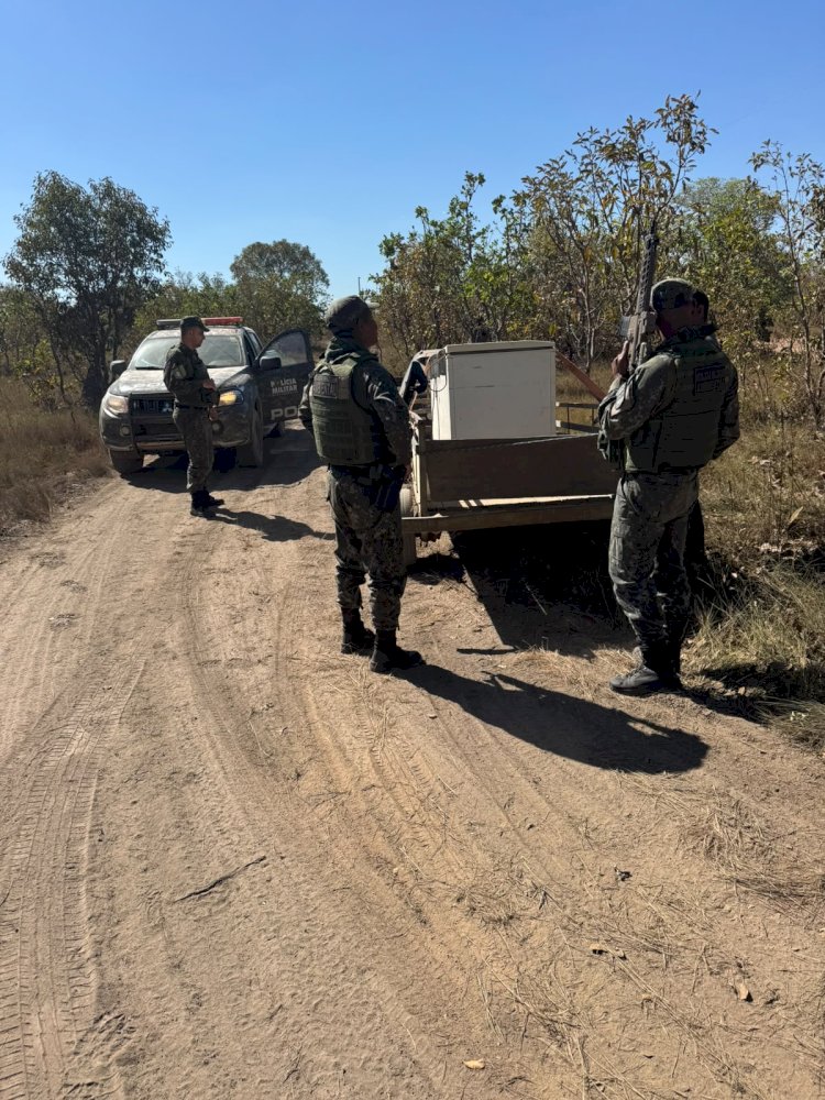 Polícia Ambiental apreende redes, embarcações e pescado irregular e prende três por pesca predatória