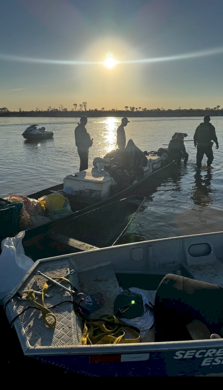 Polícia Ambiental apreende redes, embarcações e pescado irregular e prende três por pesca predatória