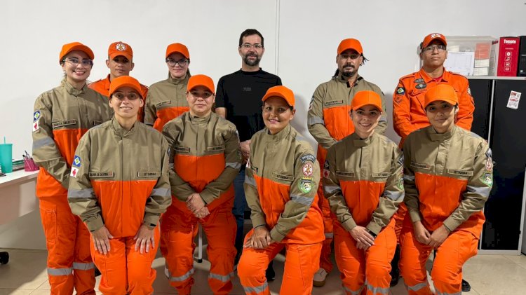 Prefeitura de Canarana entrega novos uniformes à equipe de enfermagem do Corpo de Bombeiros